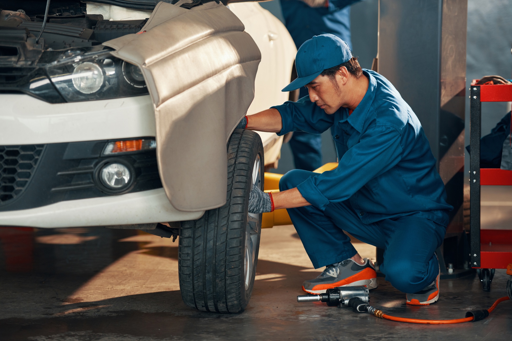 Wheel replacement in service